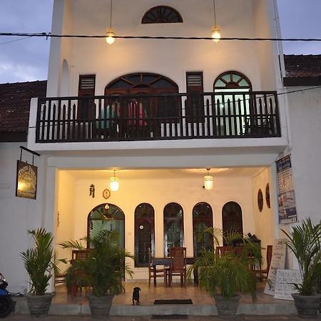 Thenu Rest Guest House Ґалле Екстер'єр фото