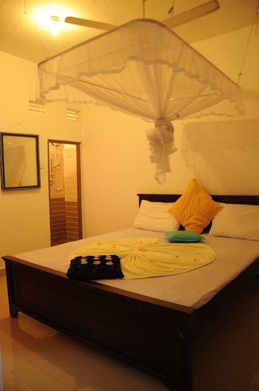 Thenu Rest Guest House Ґалле Номер фото