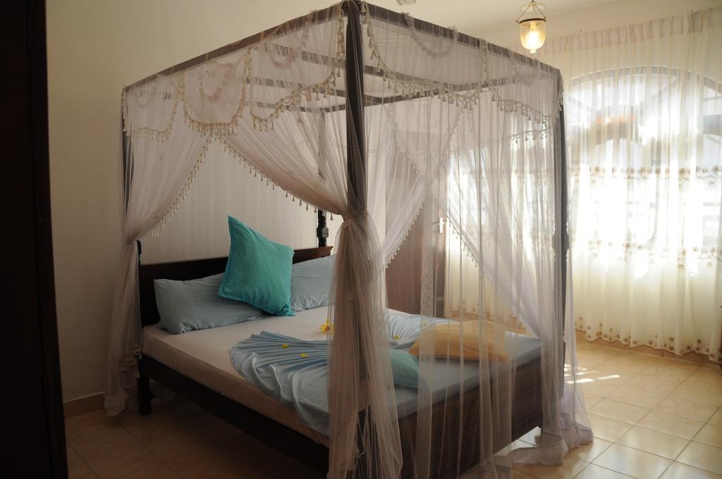 Thenu Rest Guest House Ґалле Номер фото