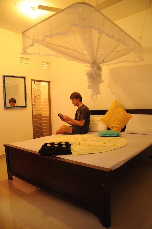 Thenu Rest Guest House Ґалле Екстер'єр фото